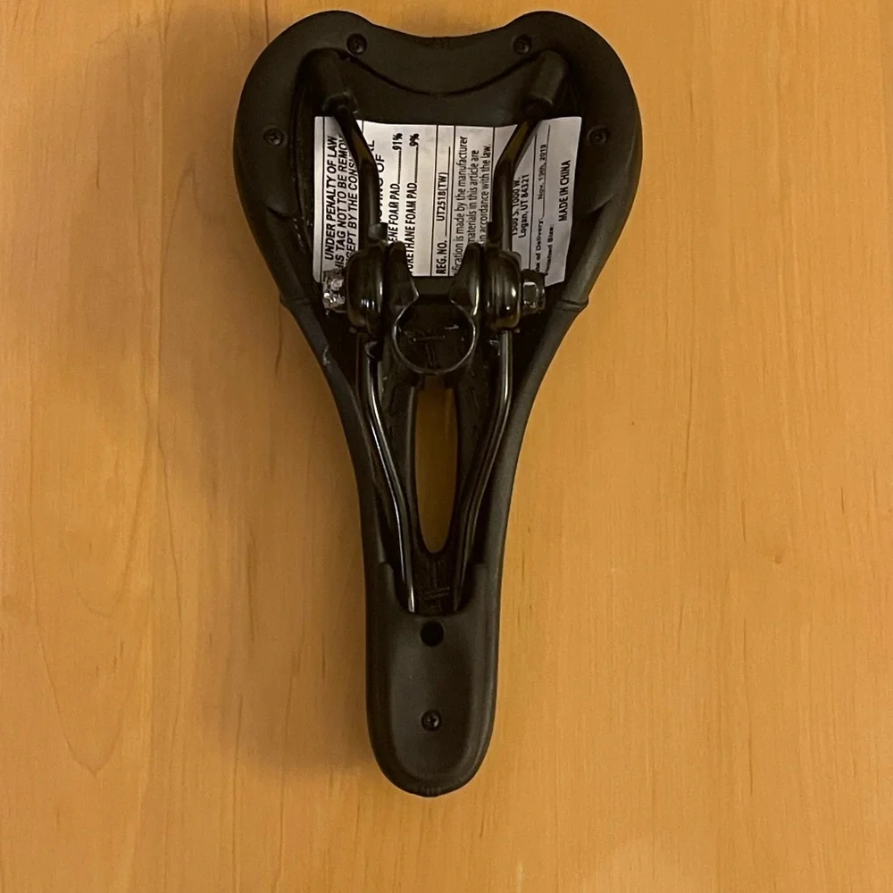 NWOT - DDK WOMENS BICYCLE SADDLE - Picture 4 of 4